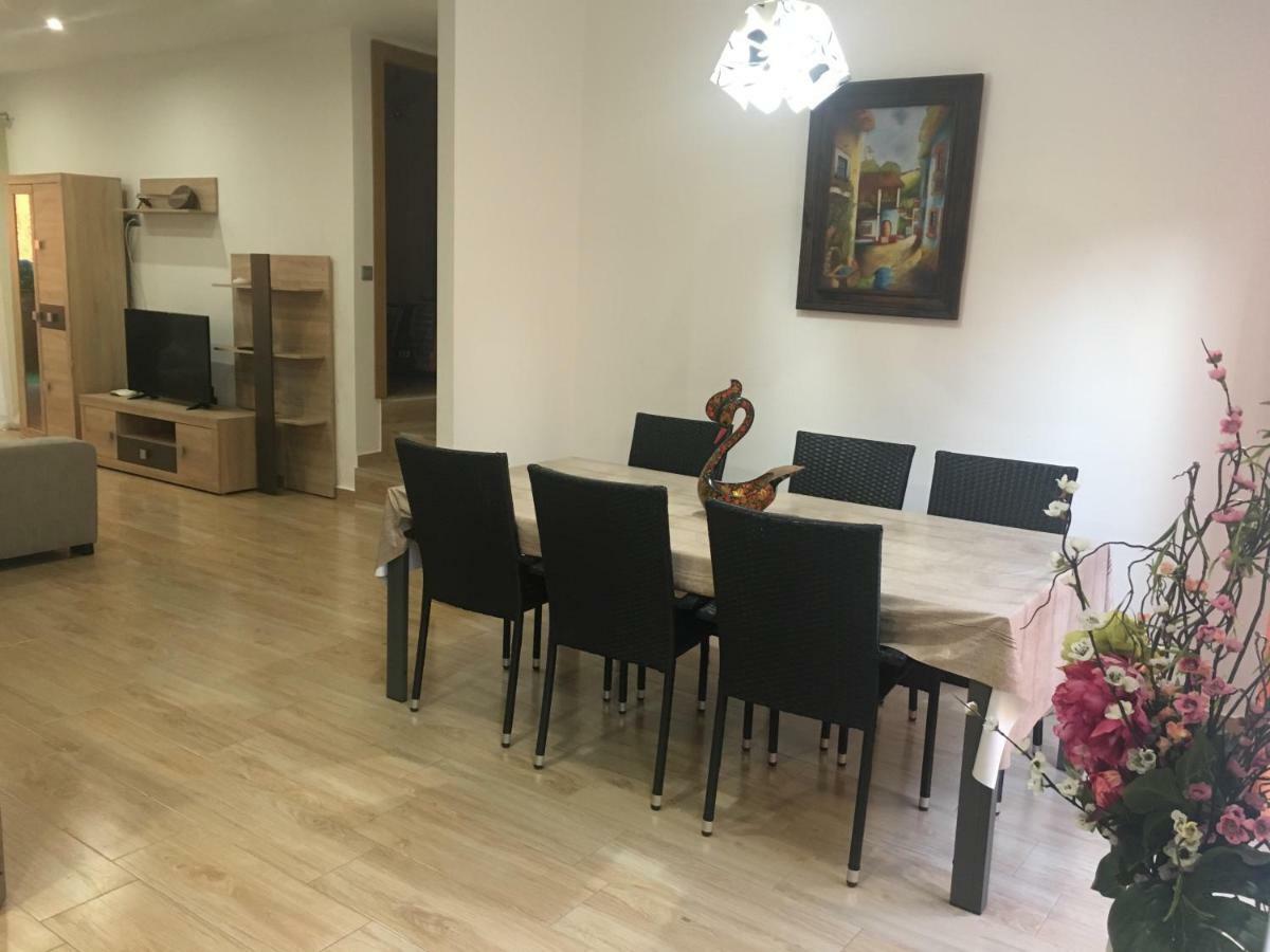 Apartment With Private Patio Fuengirola Exteriör bild